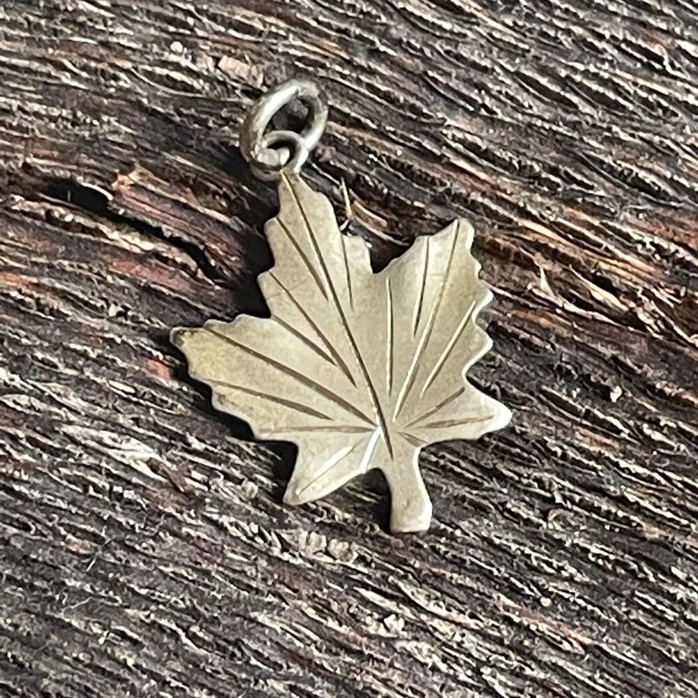 Bond Boyd Sterling Silver Maple Leaf Pendant Textured Mid Century Modern Charm - Picture 3 of 6